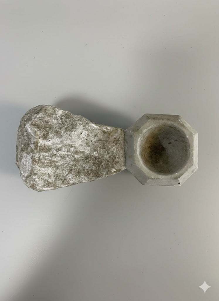 Barocker Weihwasserkessel aus Naturstein (um 1800)