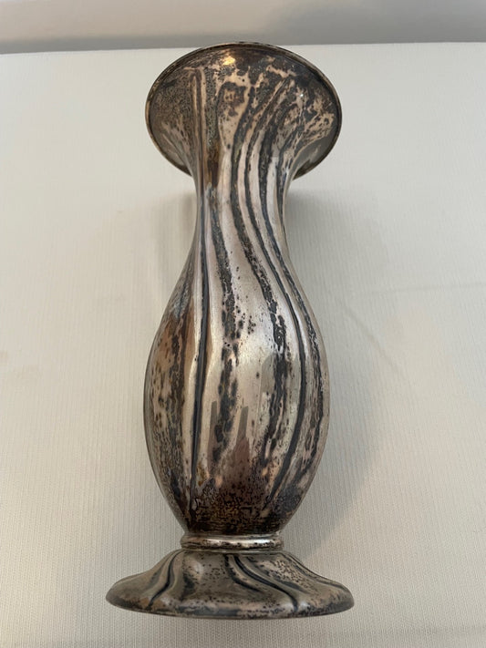 Antike Silbervase mit geschwungener Silhouette