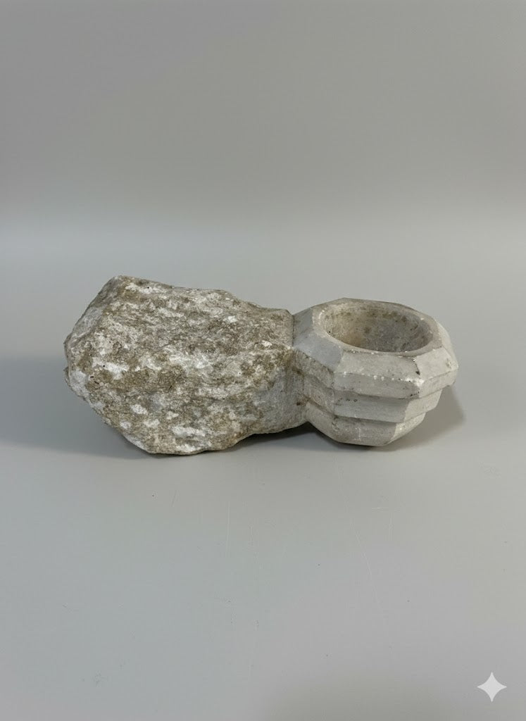 Barocker Weihwasserkessel aus Naturstein (um 1800)