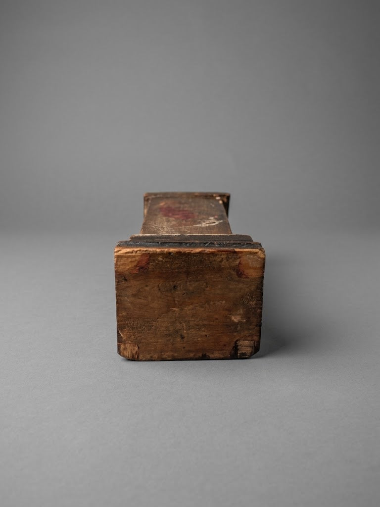 Miniatur-Beinhaus (Ossuarium) mit 6 Totenschädeln – Um 1850