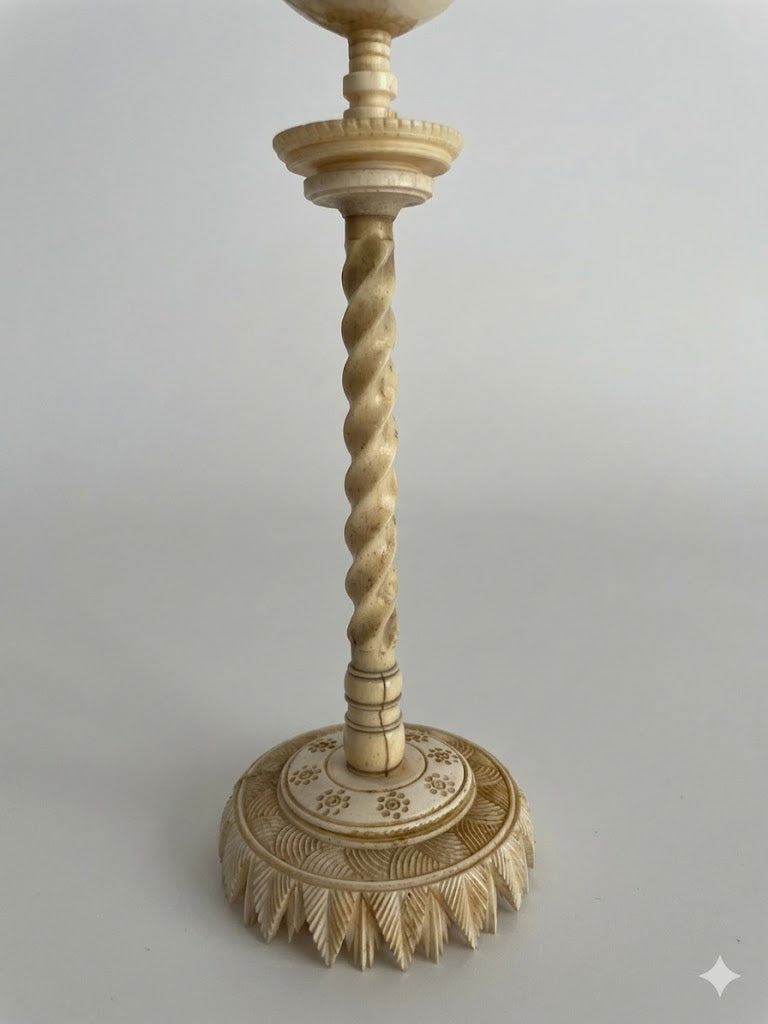 Seltene Berchtesgadener Kugel aus Bein – Gedrechselt & Geschnitzt (um 1850)