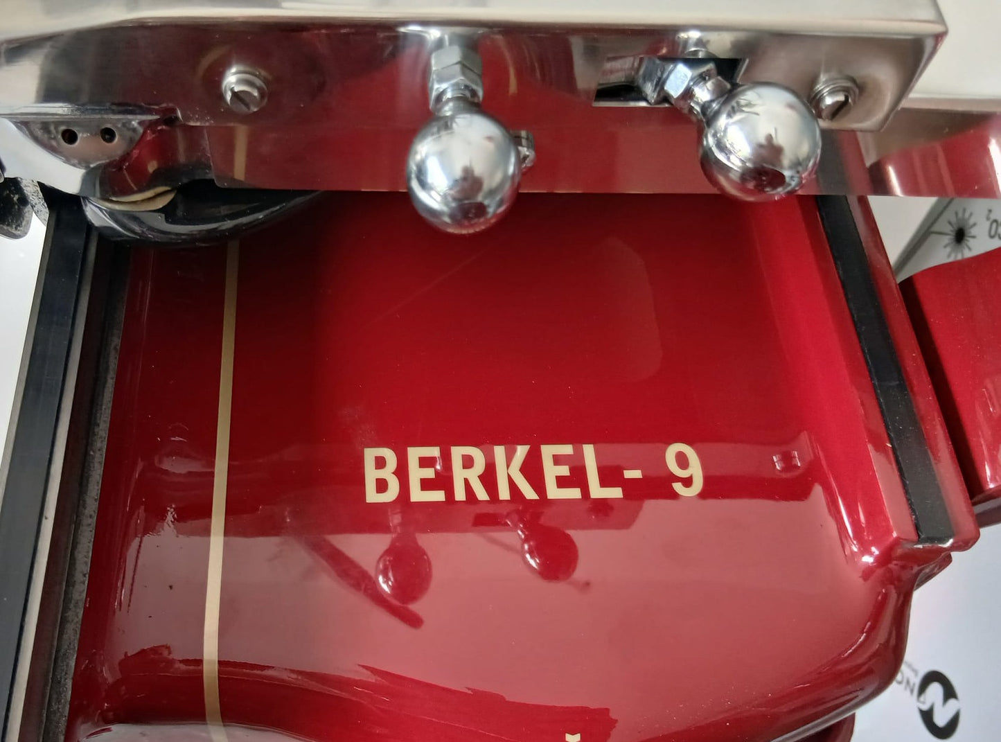 Van Berkel Modell 9 – Ein ikonisches Meisterwerk aus Rotterdam mit originalem Standfuß (Baujahr um 1930)