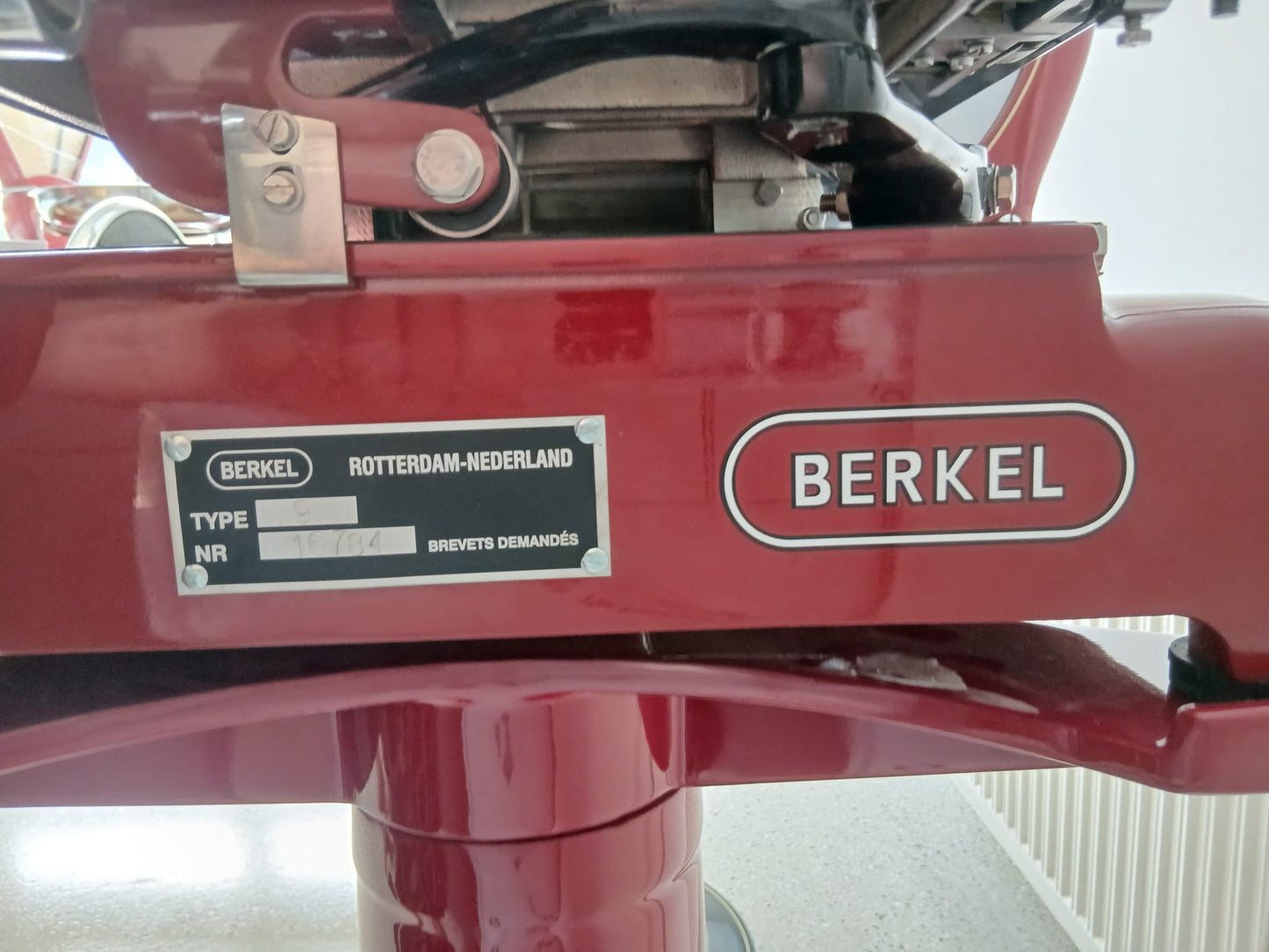 Van Berkel Modell 9 – Ein ikonisches Meisterwerk aus Rotterdam mit originalem Standfuß (Baujahr um 1930)