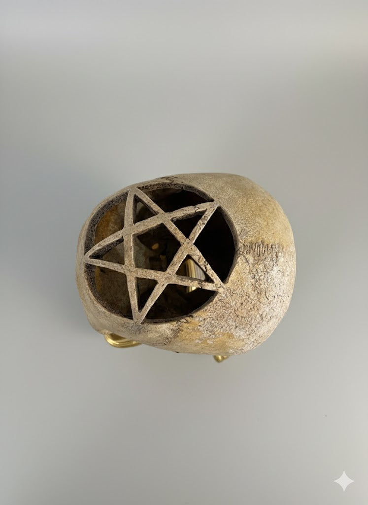 Echter Schädel mit Pentagramm-Symbolik (Frühes 18. Jhd.)
