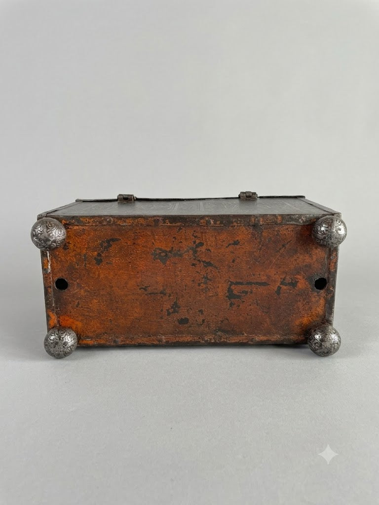 Museale Nürnberger Eisenkiste (Minikästchen) – um 1580