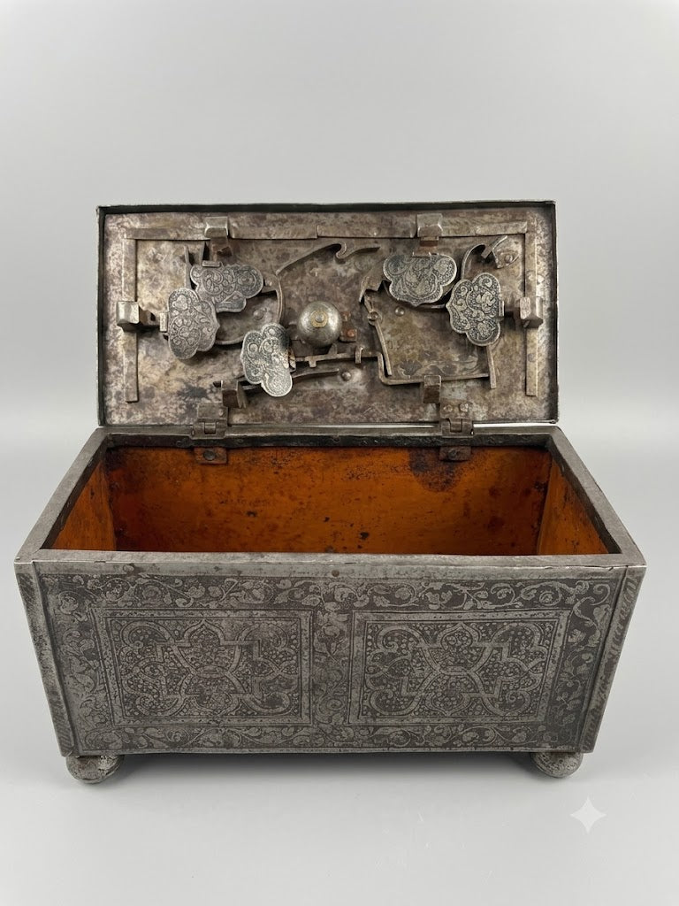 Museale Nürnberger Eisenkiste (Minikästchen) – um 1580