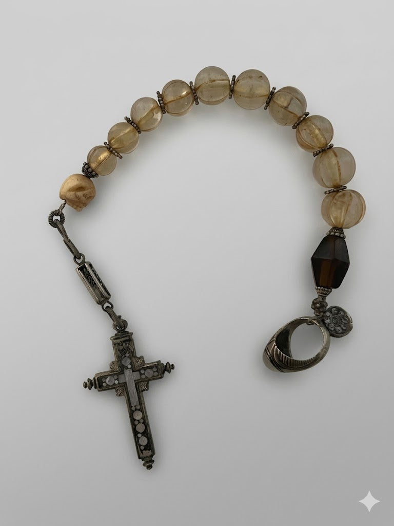 Faulenzer mit Kreuz und Bergkristallen (um 1850)