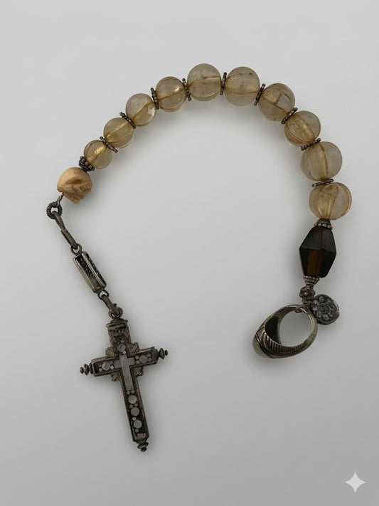 Faulenzer mit Kreuz und Bergkristallen (um 1850)
