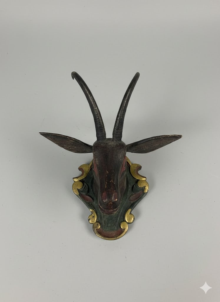 Handgeschnitzter Gamskopf (um 1900)