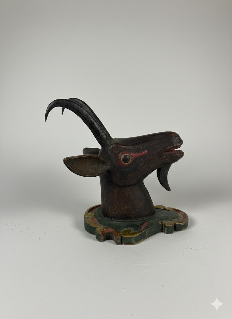 Handgeschnitzter Gamskopf (um 1900)