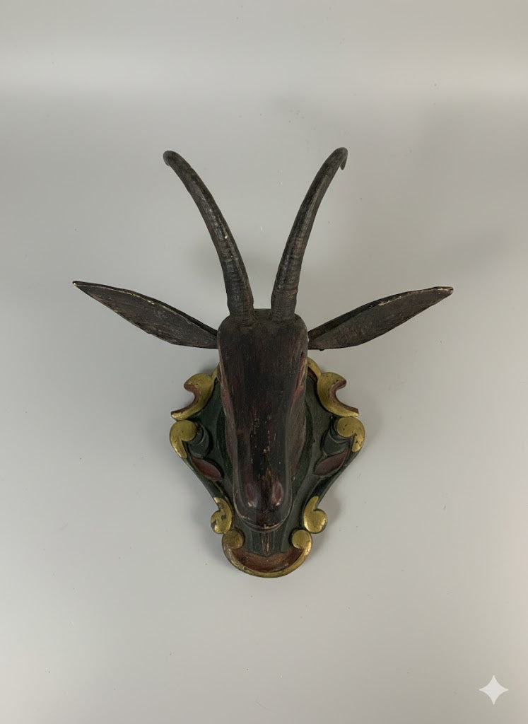 Handgeschnitzter Gamskopf (um 1900)