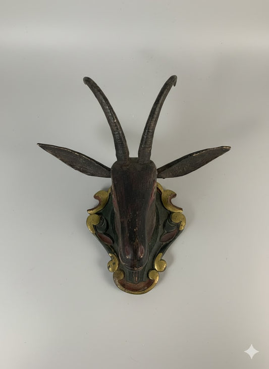 Handgeschnitzter Gamskopf (um 1900)