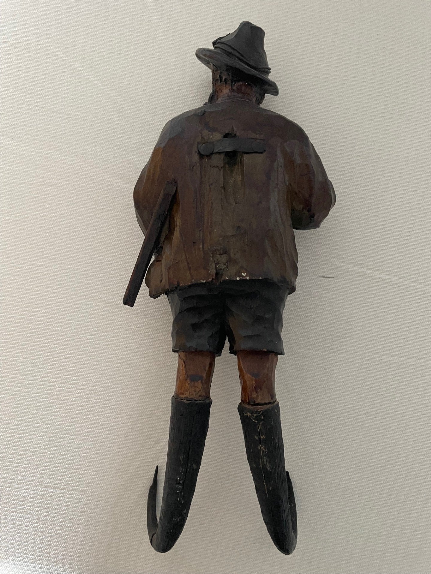 Gamsmandl in Ausseer Tracht mit Pfeife und Gewehr (um 1800)