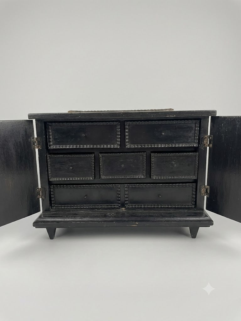 Biedermeier Kabinettkästchen aus Kirschbaumholz (um 1852)