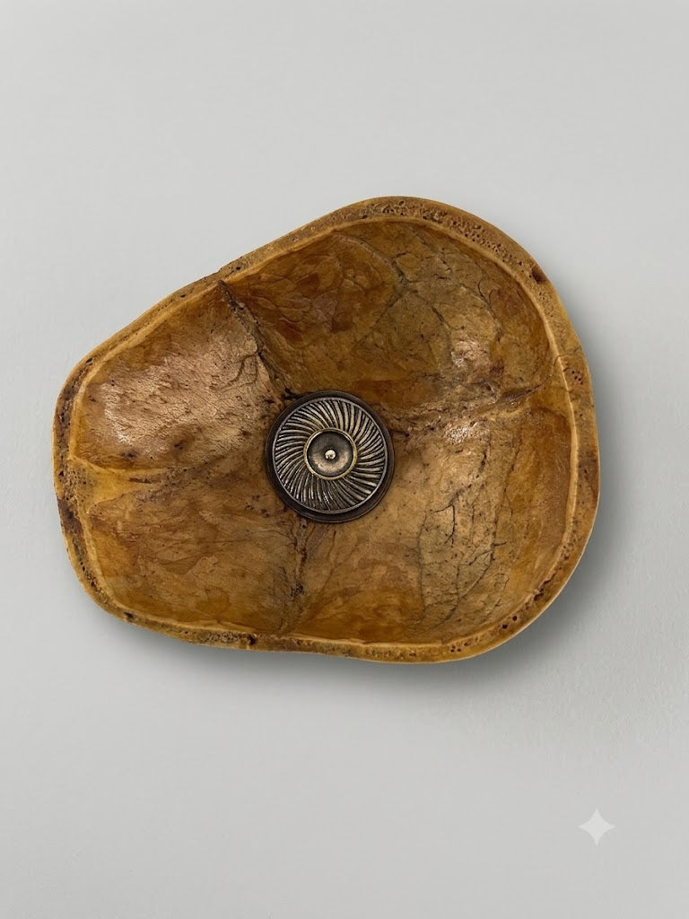 Museales Memento Mori: Trinkbecher / Schwurschale auf Prunkfuß (um 1800)