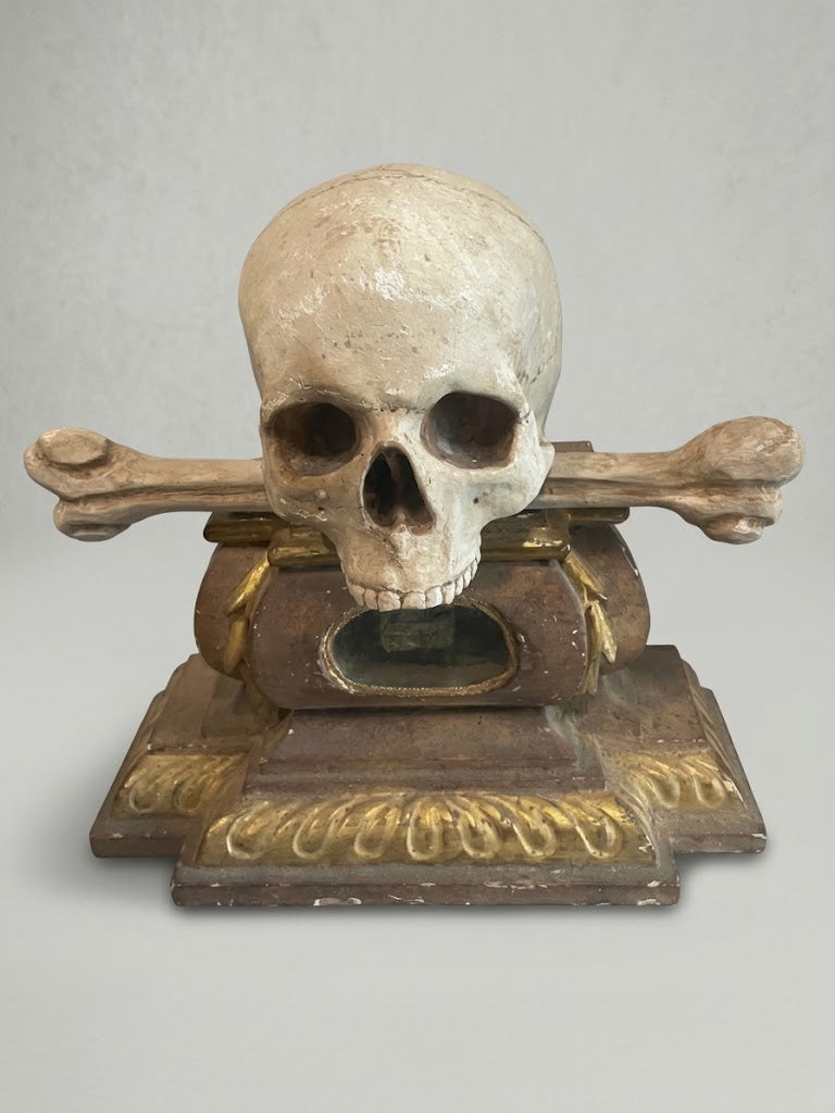 Memento Mori – Totenkopf mit gekreuzten Knochen - Reliquie (Hl. Magdalena) | Um 1800