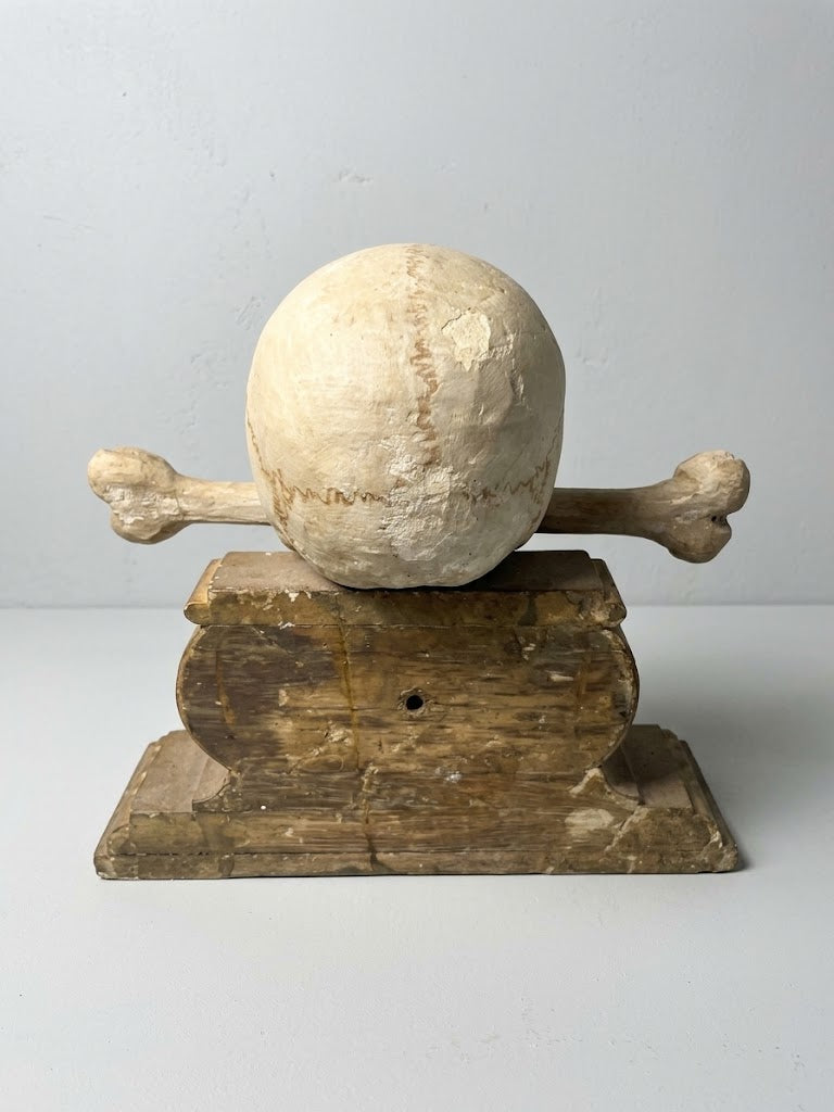 Memento Mori – Totenkopf mit gekreuzten Knochen - Reliquie (Hl. Magdalena) | Um 1800