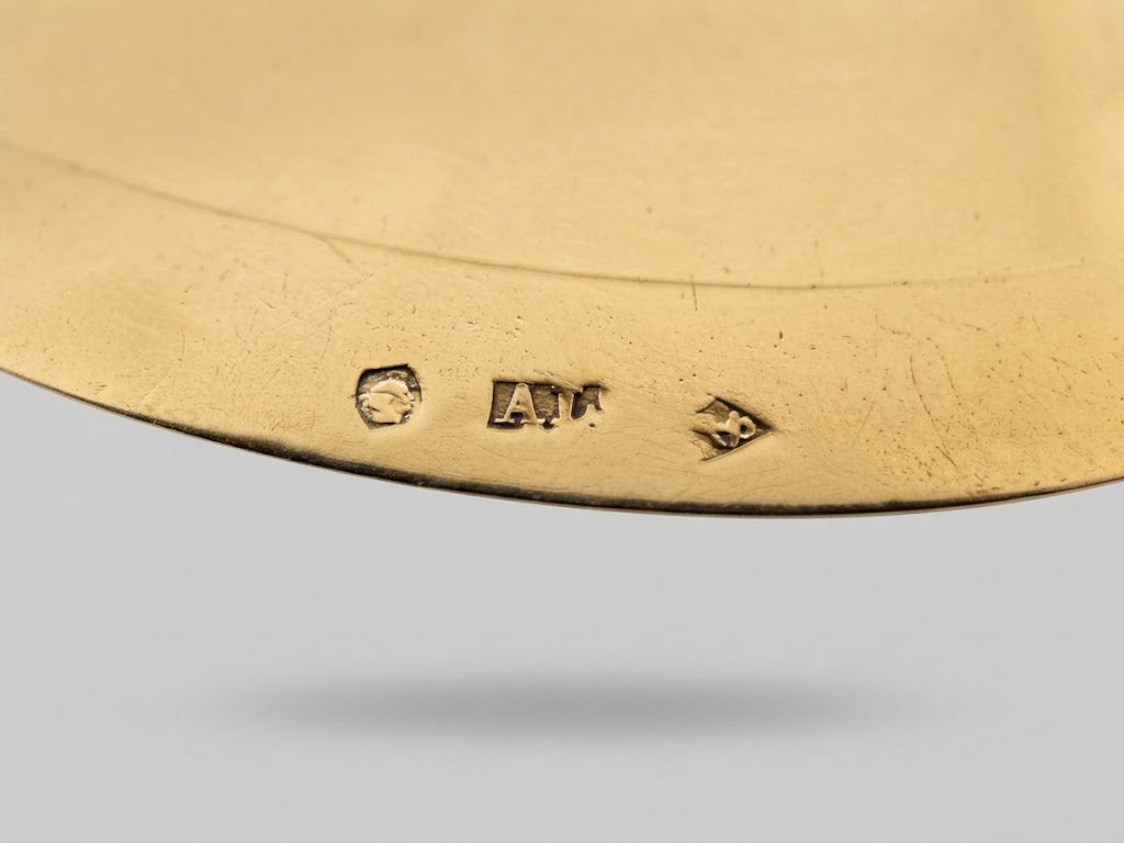 Prächtiger französischer Messkelch mit Patene im originalen Etui in barocker Form