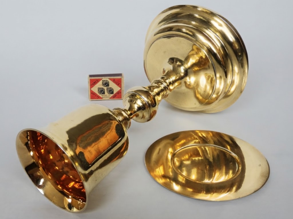 Prächtiger französischer Messkelch mit Patene im originalen Etui in barocker Form