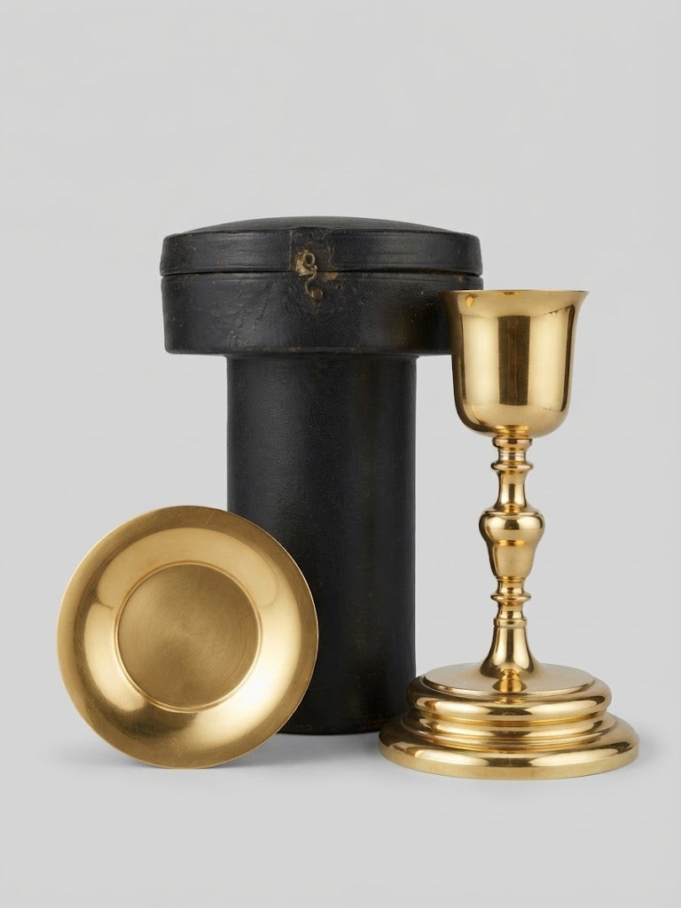 Prächtiger französischer Messkelch mit Patene im originalen Etui in barocker Form