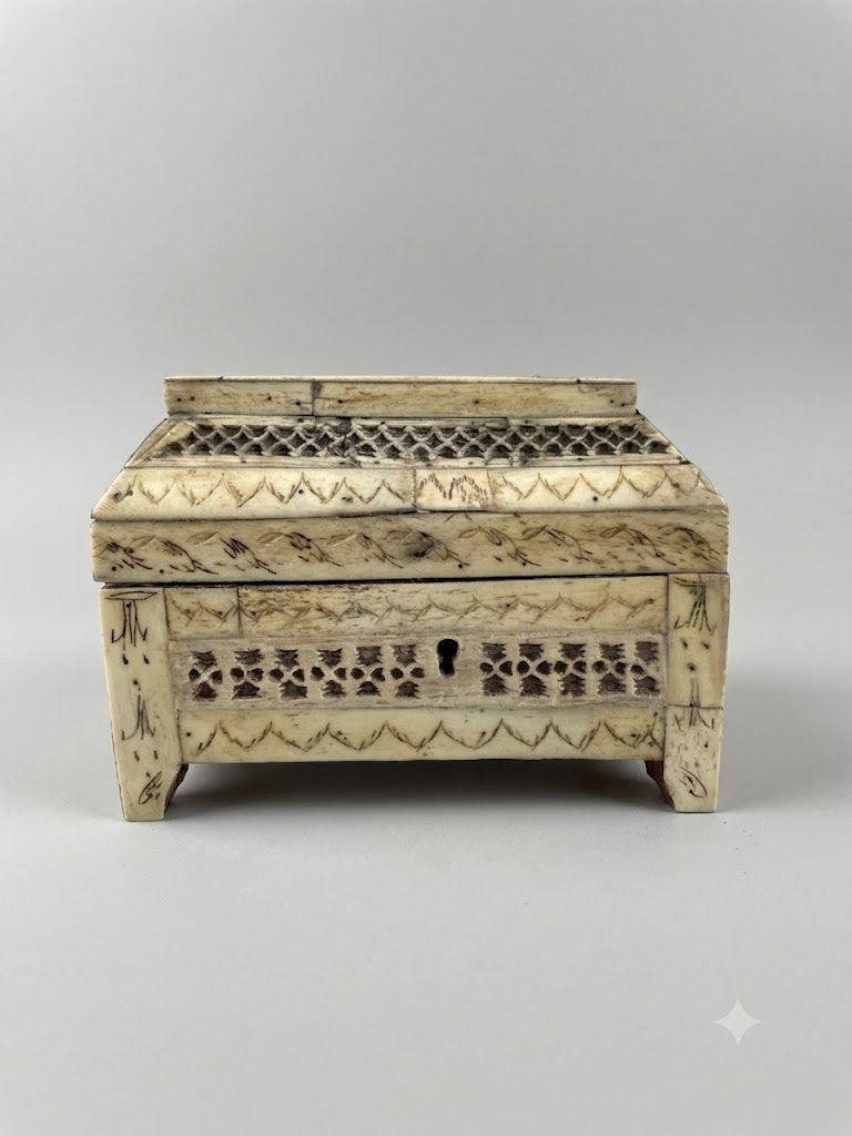 Seltene russische Beinschatulle / Schatulle mit Beinauflagen & Gravuren (um 1750)