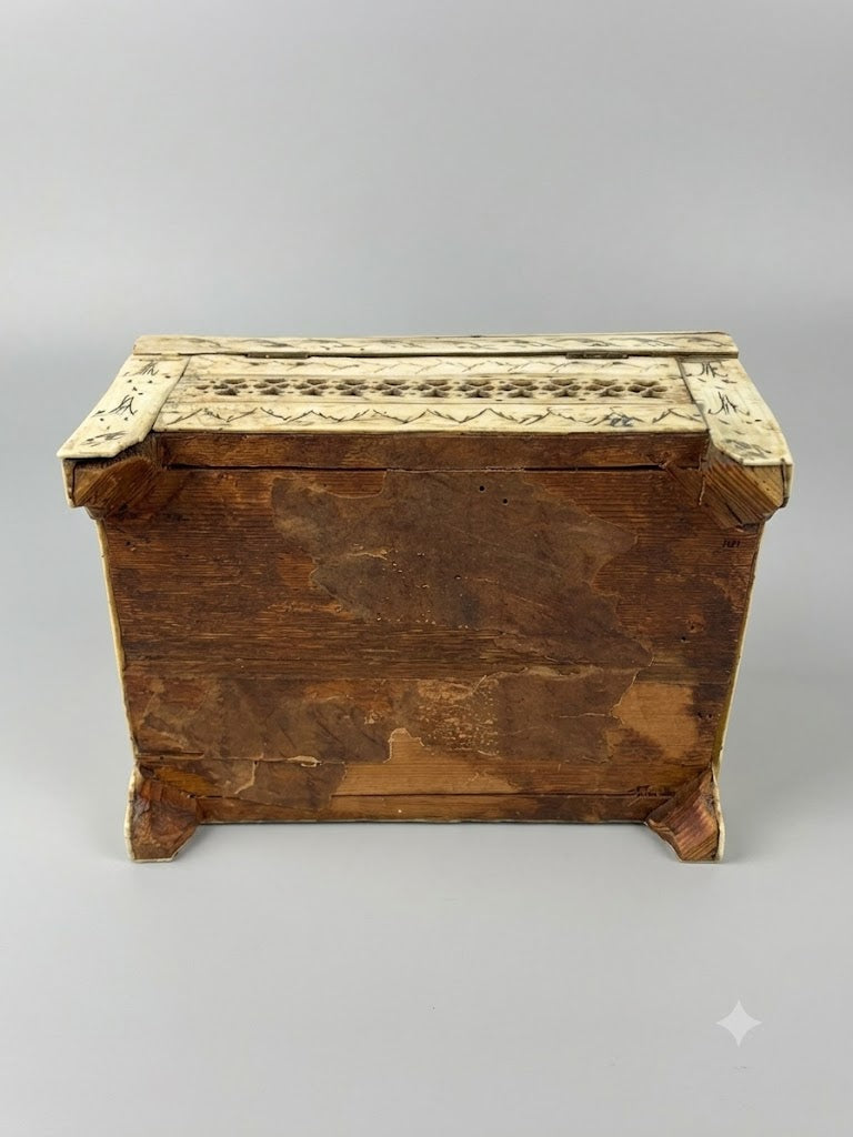 Seltene russische Beinschatulle / Schatulle mit Beinauflagen & Gravuren (um 1750)