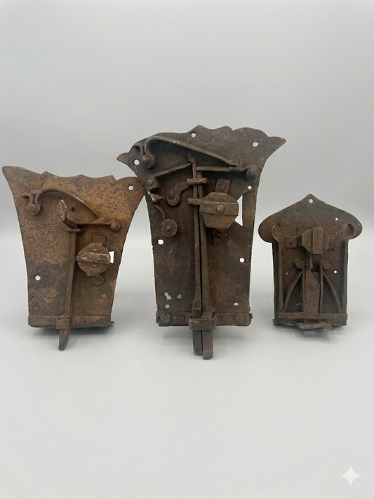 Museales Konvolut aus 3 historischen Schlössern um 1600 – 2 gotische Türschlösser & 1 Truhenschloss