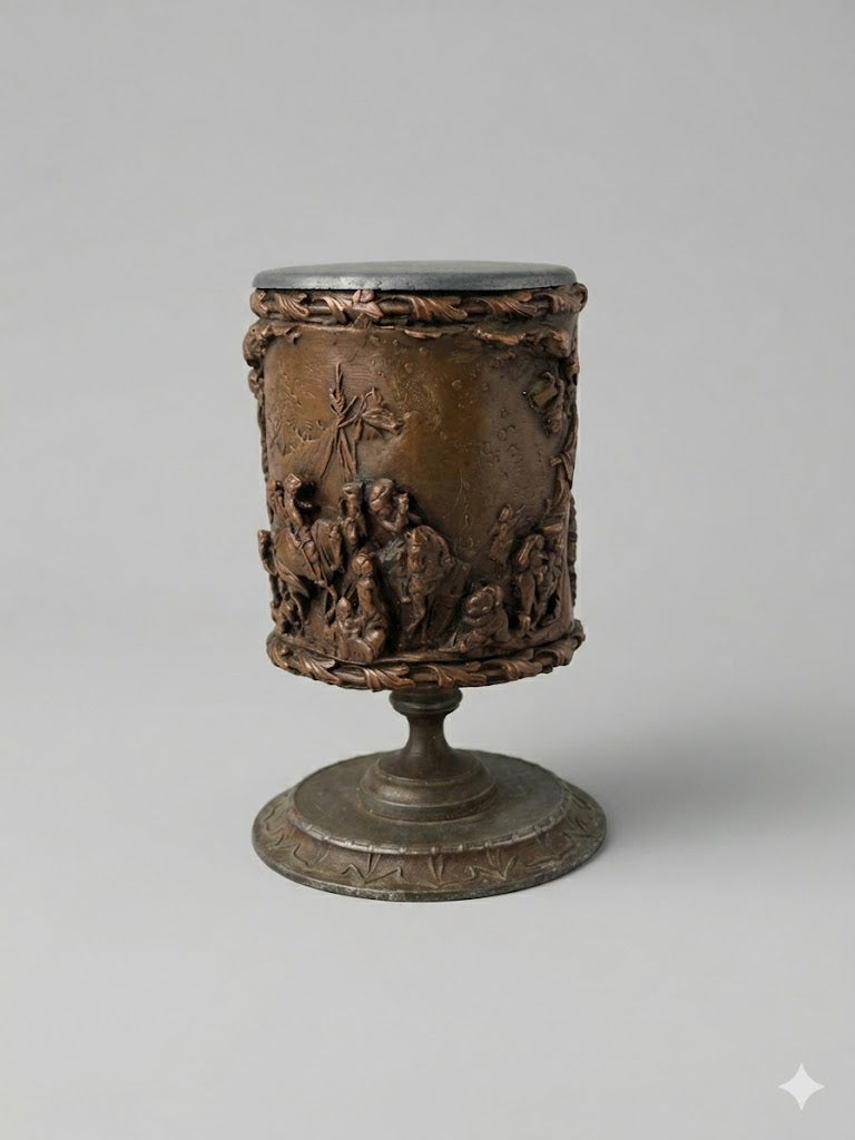 Bedeutender barocker Kupferbecher mit Zinnfassung und Standfuß – um 1800