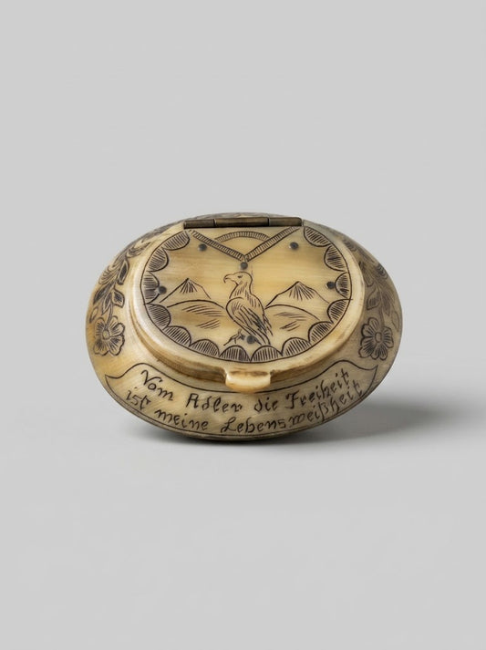Schnupftabakdose aus Horn – „Vom Adler die Freiheit…“ (Alpenländisch, um 1850)