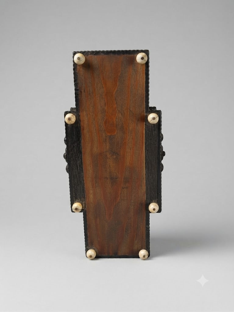 Memento Mori: Barocker „Tödlein“-Sarkophag mit Reliquie und Schriftband (um 1700)