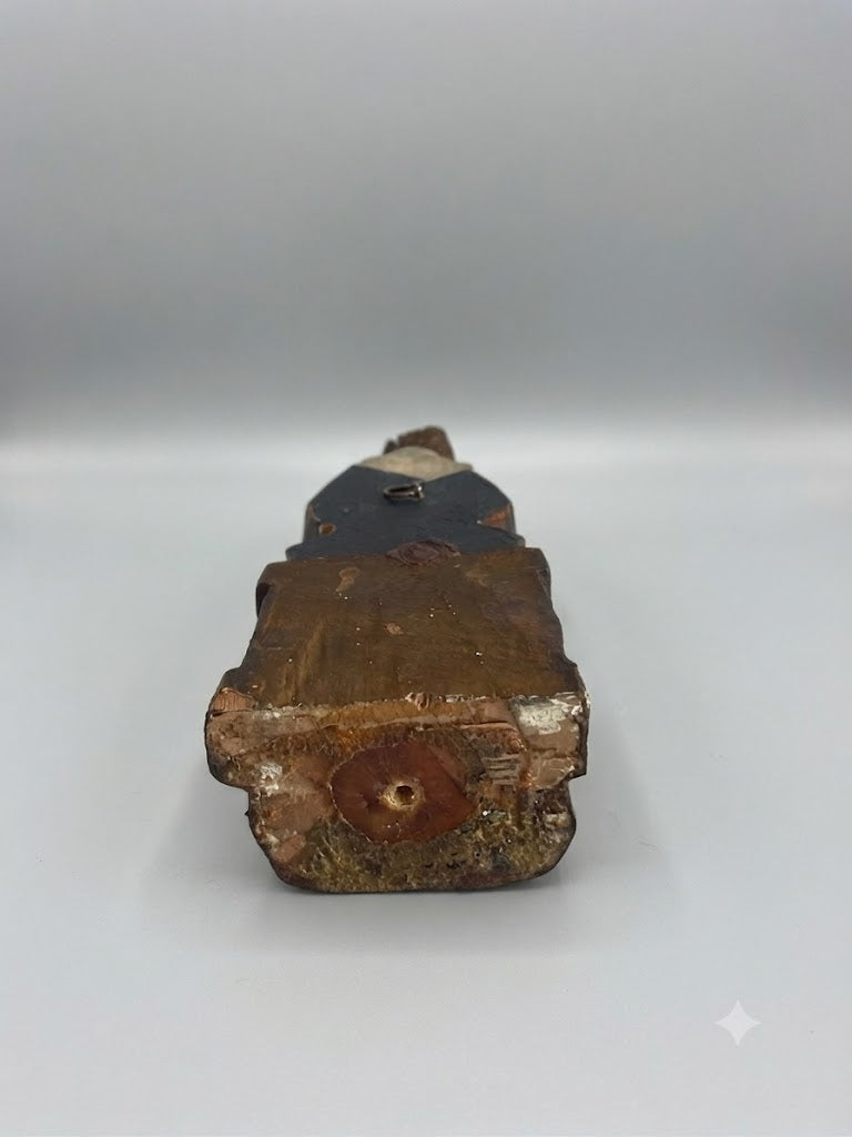 Erhabene Antiquität: Geschnitzte Marienfigur mit Kind in Polychromfassung (ca. 1800)