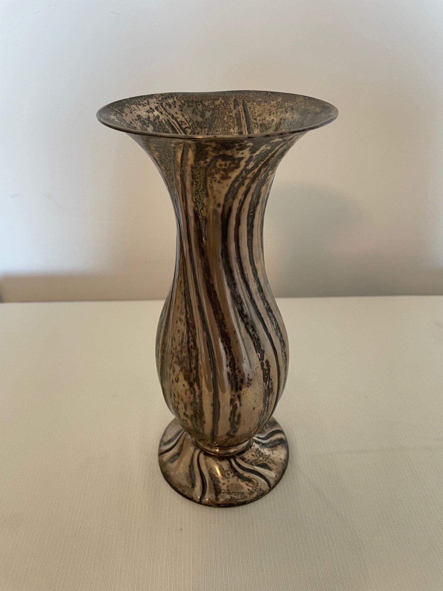 Antike Silbervase mit geschwungener Silhouette